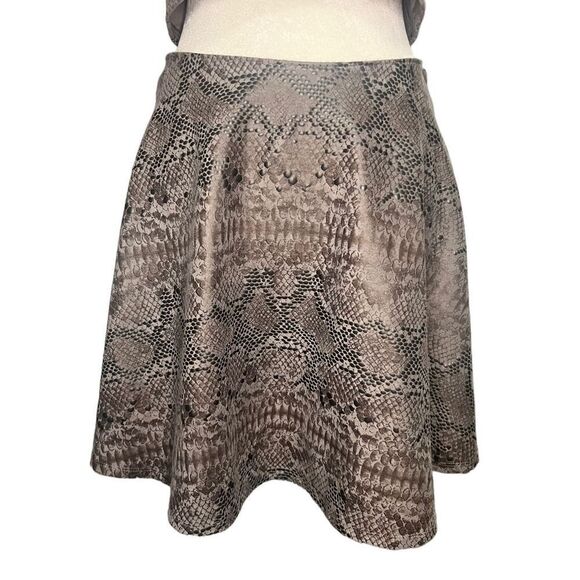 Guess Snakeskin Faux Leather 2-Piece Set - Women’s M - Picture 3 of 10